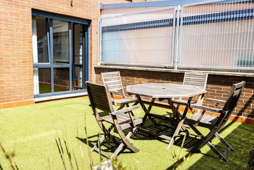 Imagen 1 de MyHouseSpain - Apartamento con patio en frente de la playa