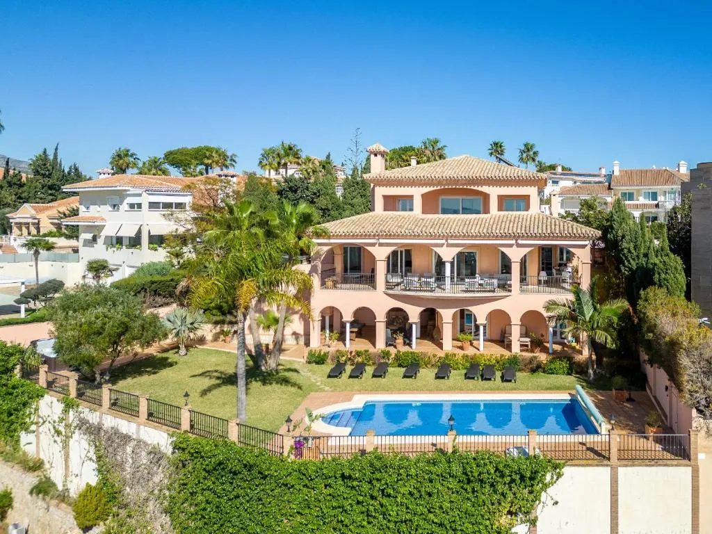 Imagen 3 de Beachside villa with panoramic sea views