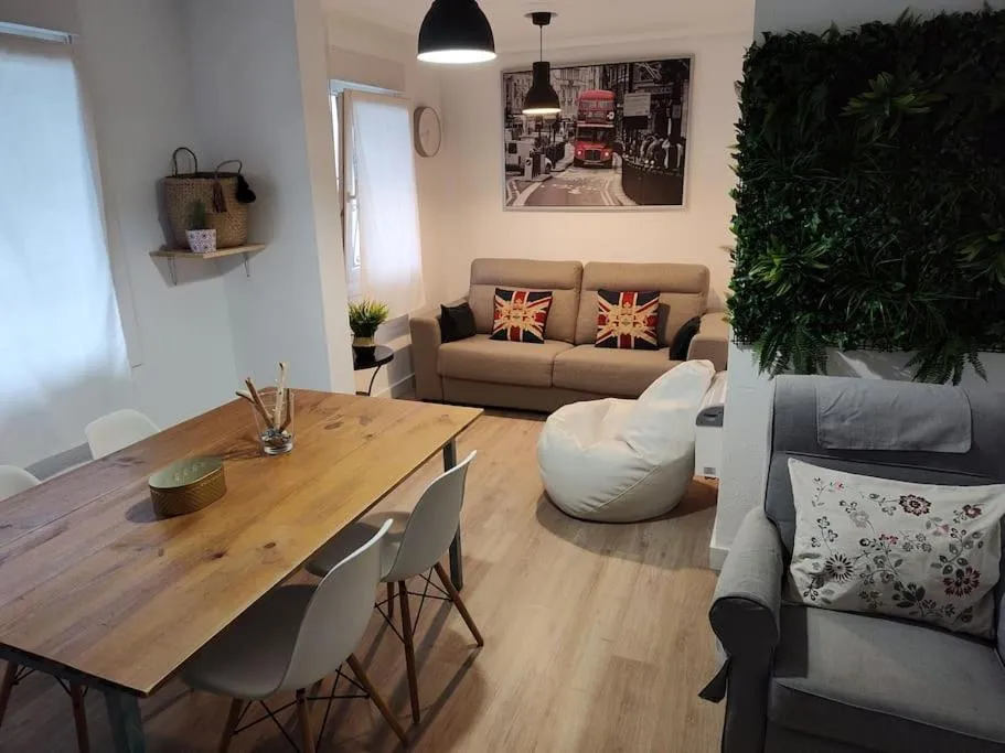 Imagen de Apartamento entero con desayuno incluido y parking gratuito, a 3 km de playa con aire acondicionado