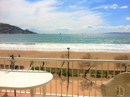 Apartamento En Primera Linea De Mar, Roses
