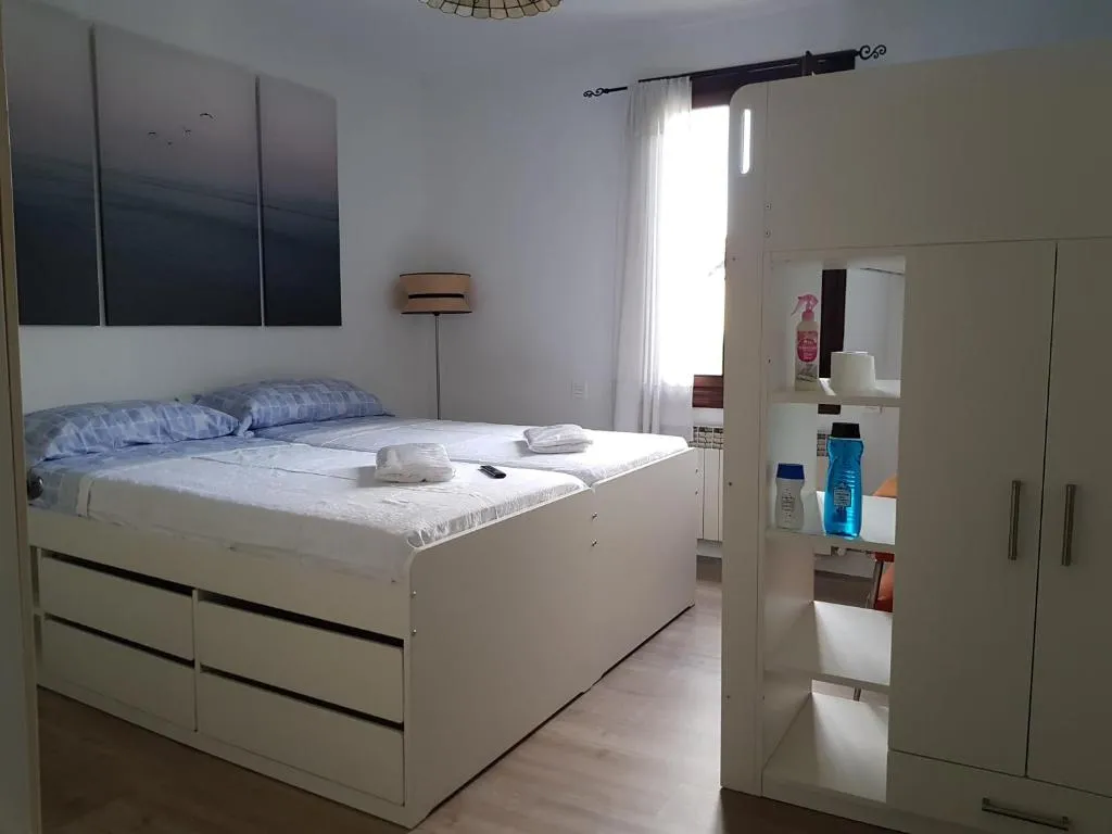 Imagen de TUUL ETXEA, Habitación en caserío a 8km de Bilbao, Baño compartido