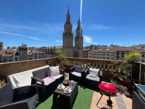 ATICO Catedral Barbacoa y Aire sin ascensor By Apartamentos Logroño org