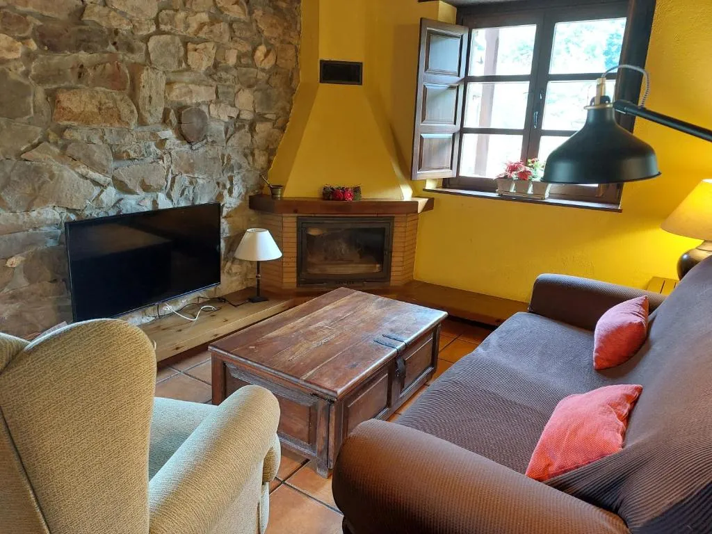 Imagen 8 de Casas rurales Valle de Bueida, jacuzzi en las casas el El Palacio y Viscárcel