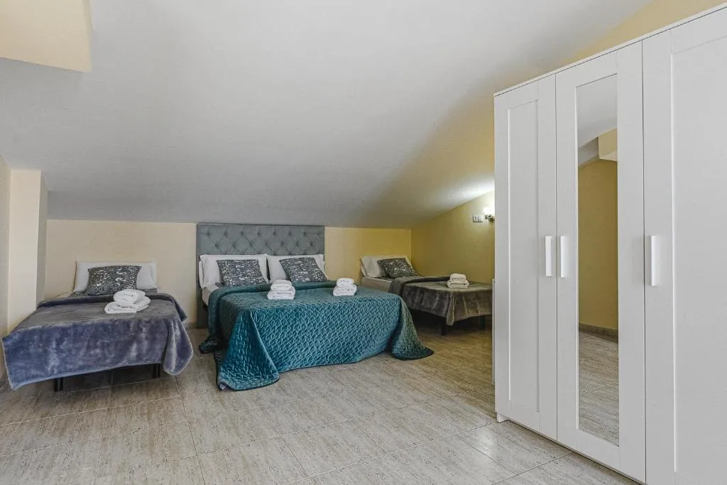 Imagen 8 de RED Large family apartment, three floors, 10 guests