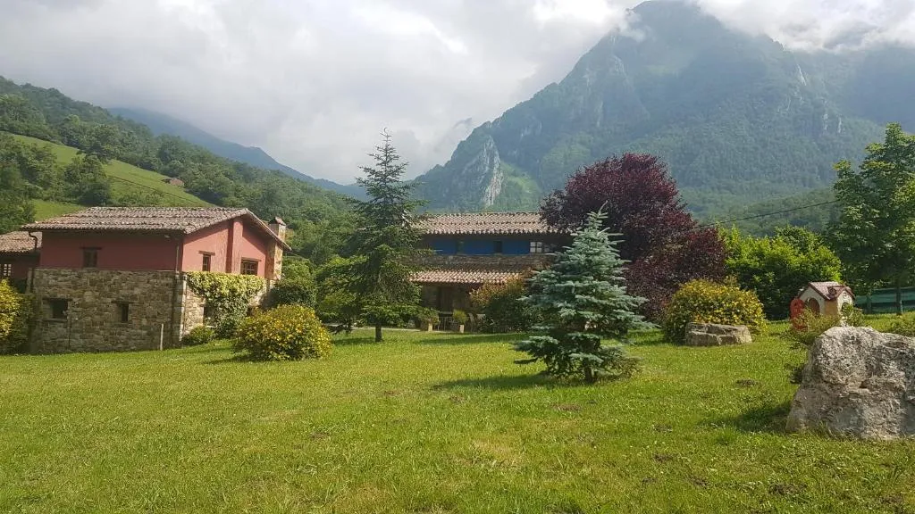 Imagen 6 de Casas rurales Valle de Bueida, jacuzzi en las casas el El Palacio y Viscárcel