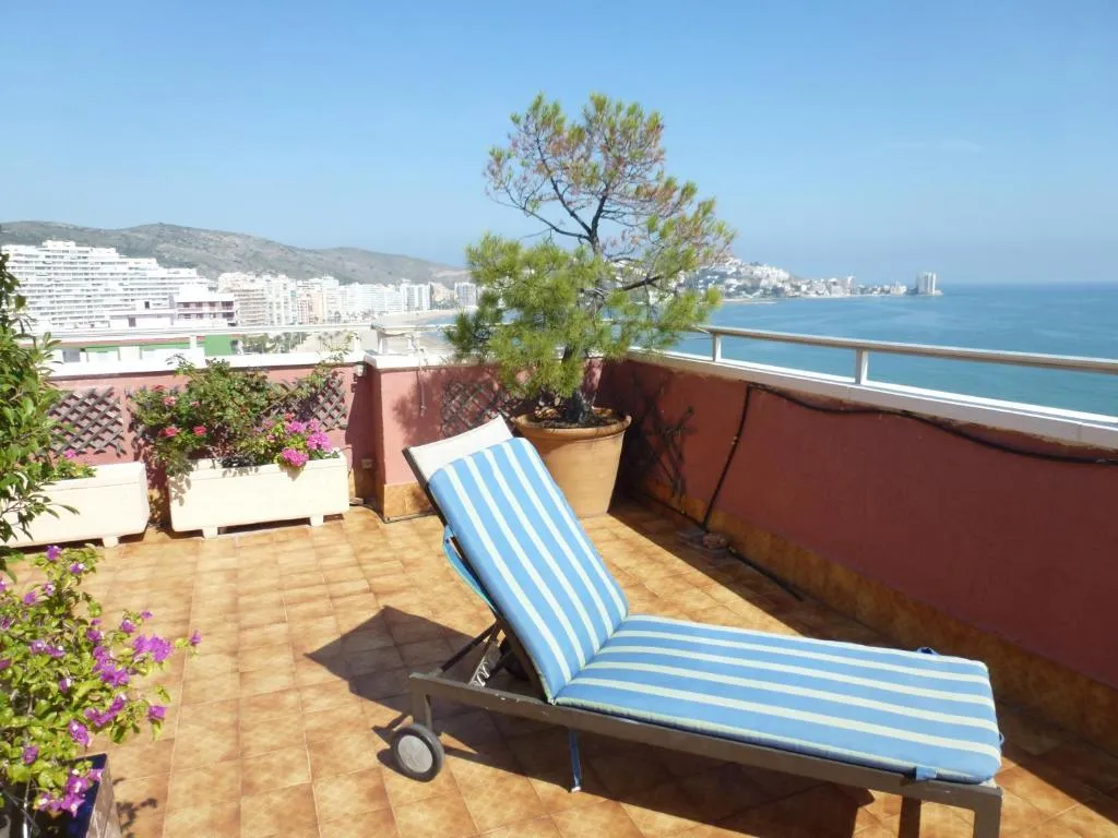 Imagen 3 de Espectacular terraza y vistas en 1a línea de playa