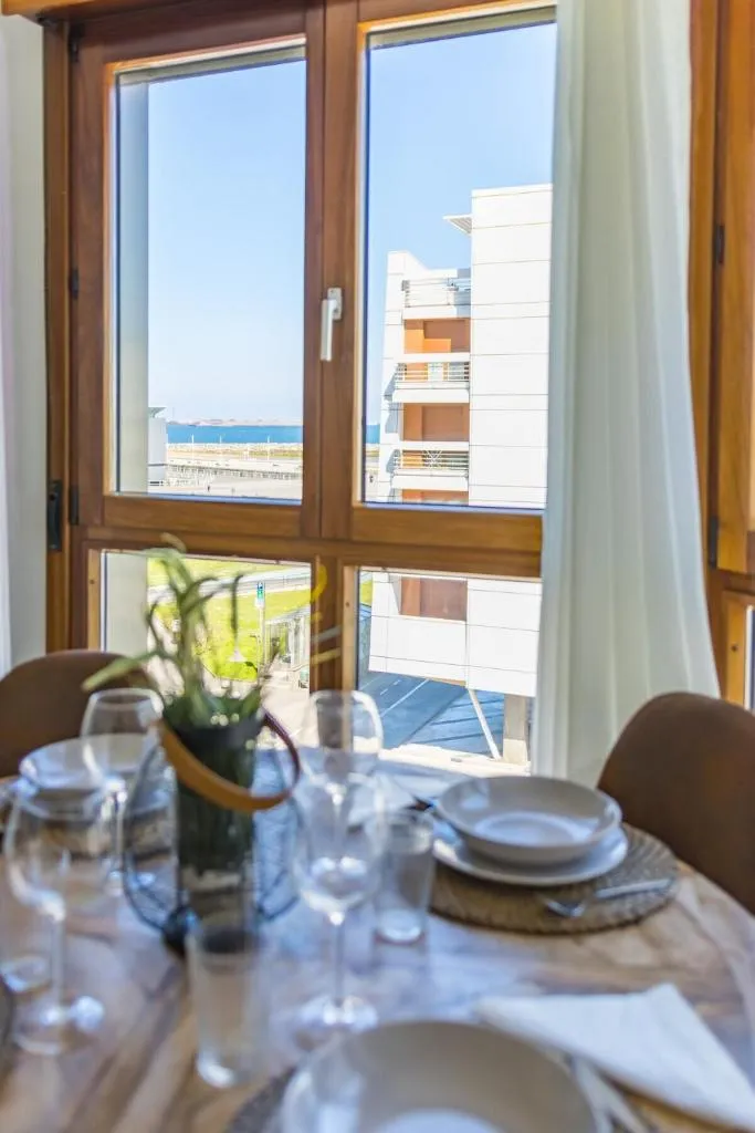 Imagen 2 de MyHouseSpain - Playa de poniente, con vistas al mar y parking gratuito