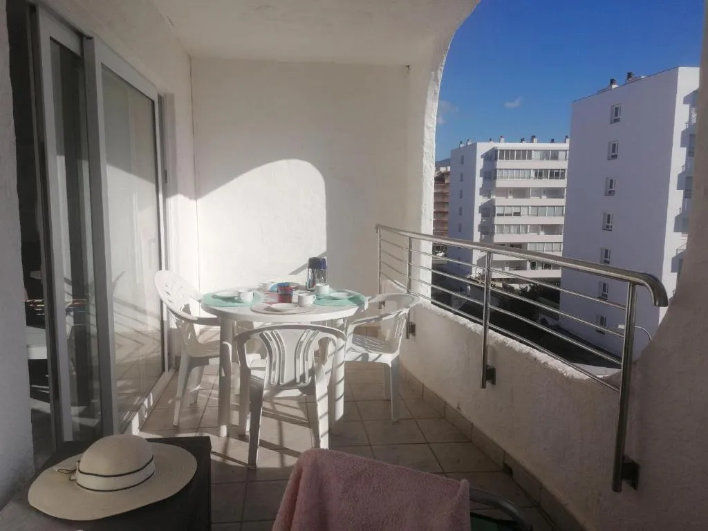 Imagen 3 de 1039 ESTUDI 42 5-A, AGRADABLE ESTUDIO, A 200m DE LA PLAYA MÁS ESPACIOSA DE ROSES. AMPLIO PASEO MARÍTIMO PARA DAR LARGOS PASEOS. - ES-258-134
