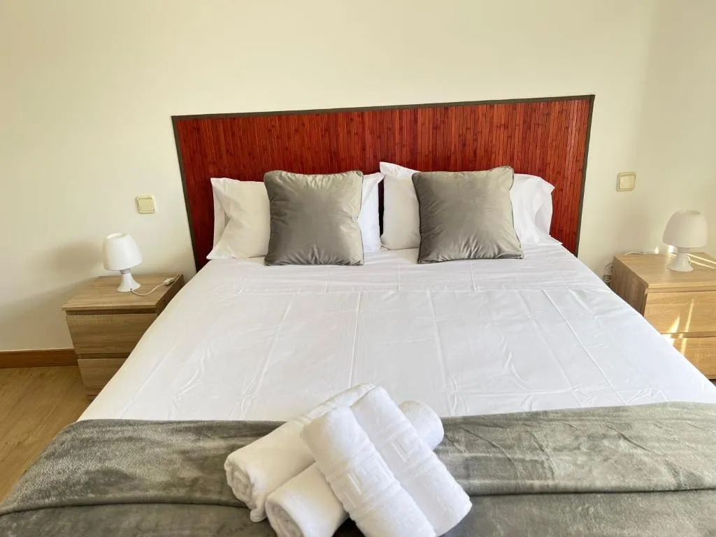 Imagen 7 de POOL AND CONFORT 3 habitaciones y garaje By apartamentos Logroño org