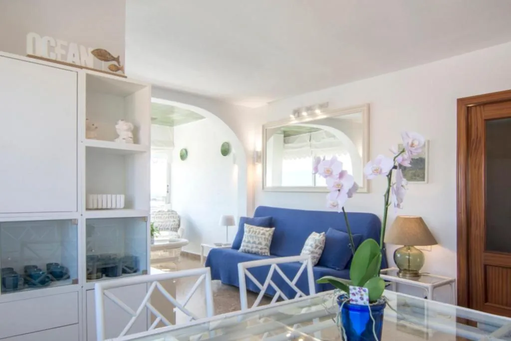 Imagen 7 de Bright Apartment Steps Away from the Beach