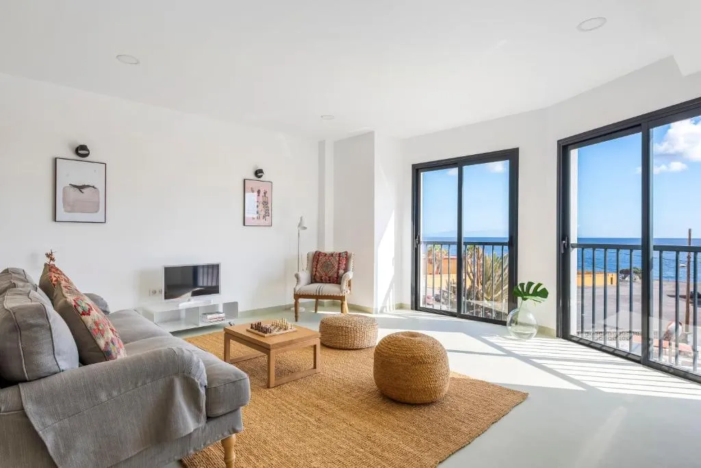 Imagen de Modern Design House with Roof Terrace