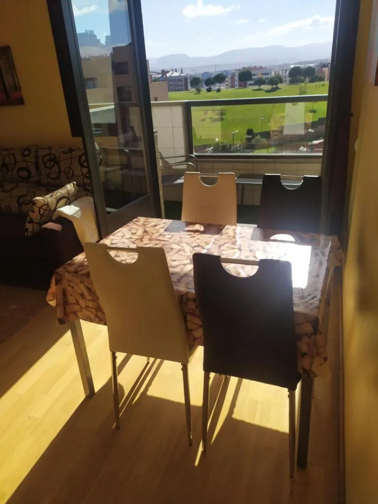 Imagen 5 de Apartamento Italia terraza y vistas a 5 minutos del centro en coche ideal para mascotas