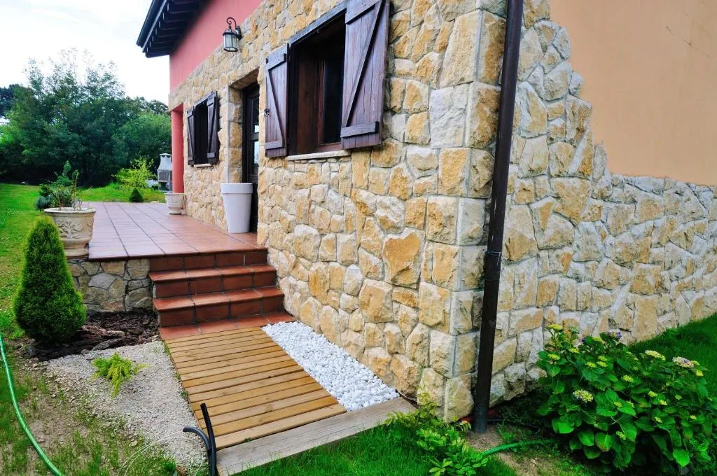 Imagen 1 de Charming house in Albuerne with fenced garden