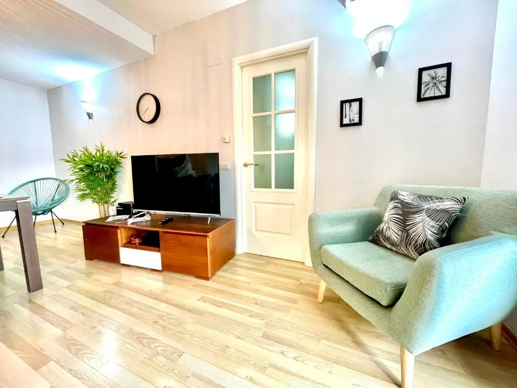 Imagen 7 de SeaHomes Vacations, FENALS BEACH&CHIC, pk, top apartment full equipped