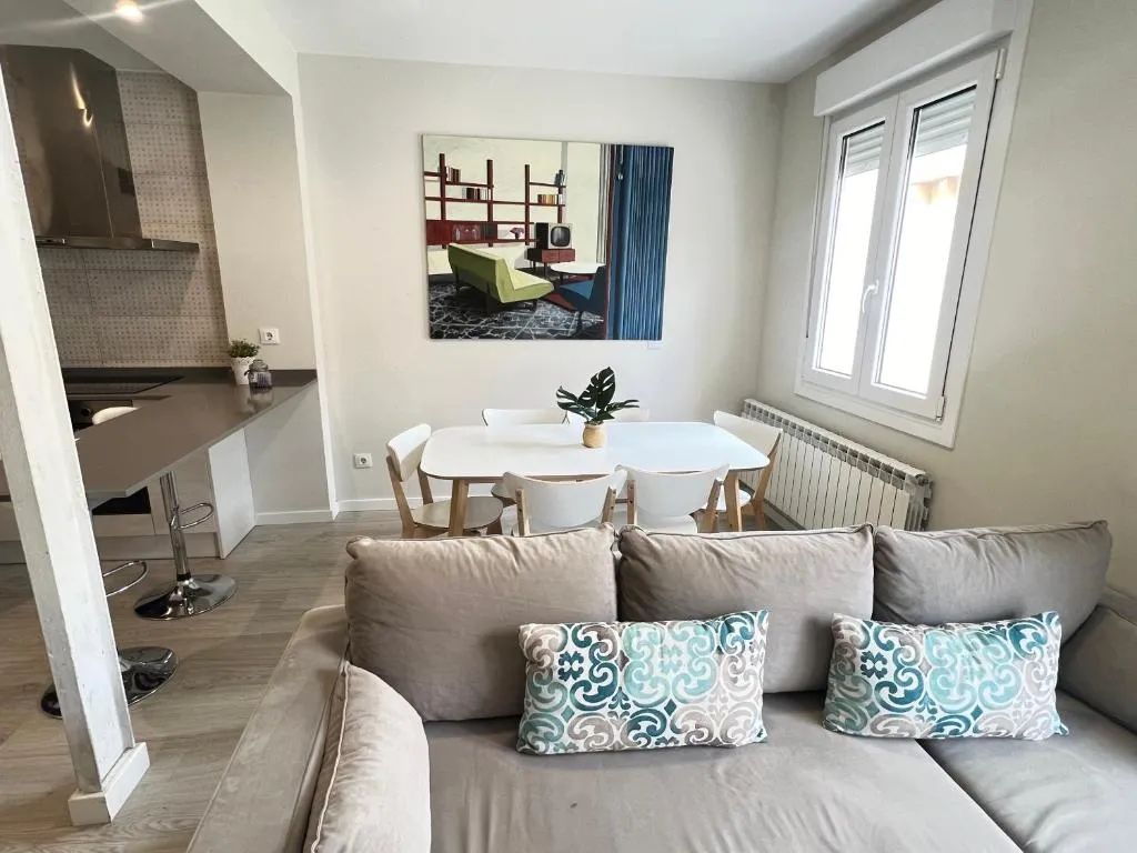 Imagen 2 de EL RINCON DE LA MERCED junto Laurel Aire acondicionado By Apartamentos Logroño org