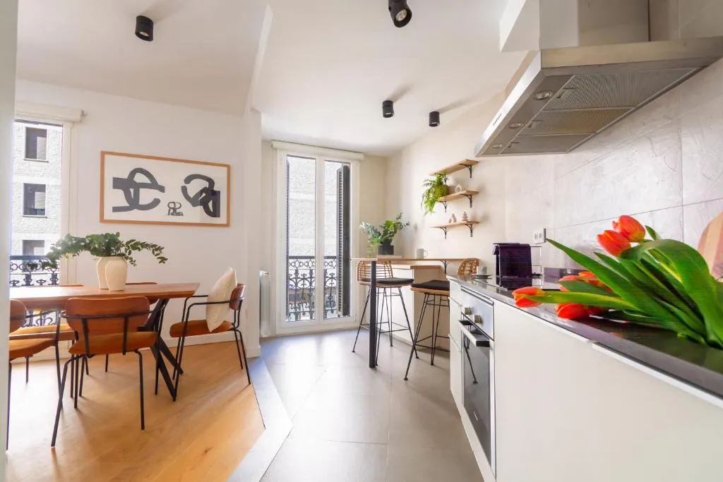 Imagen 3 de ☆Centric Spacious⎮7 balconies⎮Brand new ⎮Aircon ☆