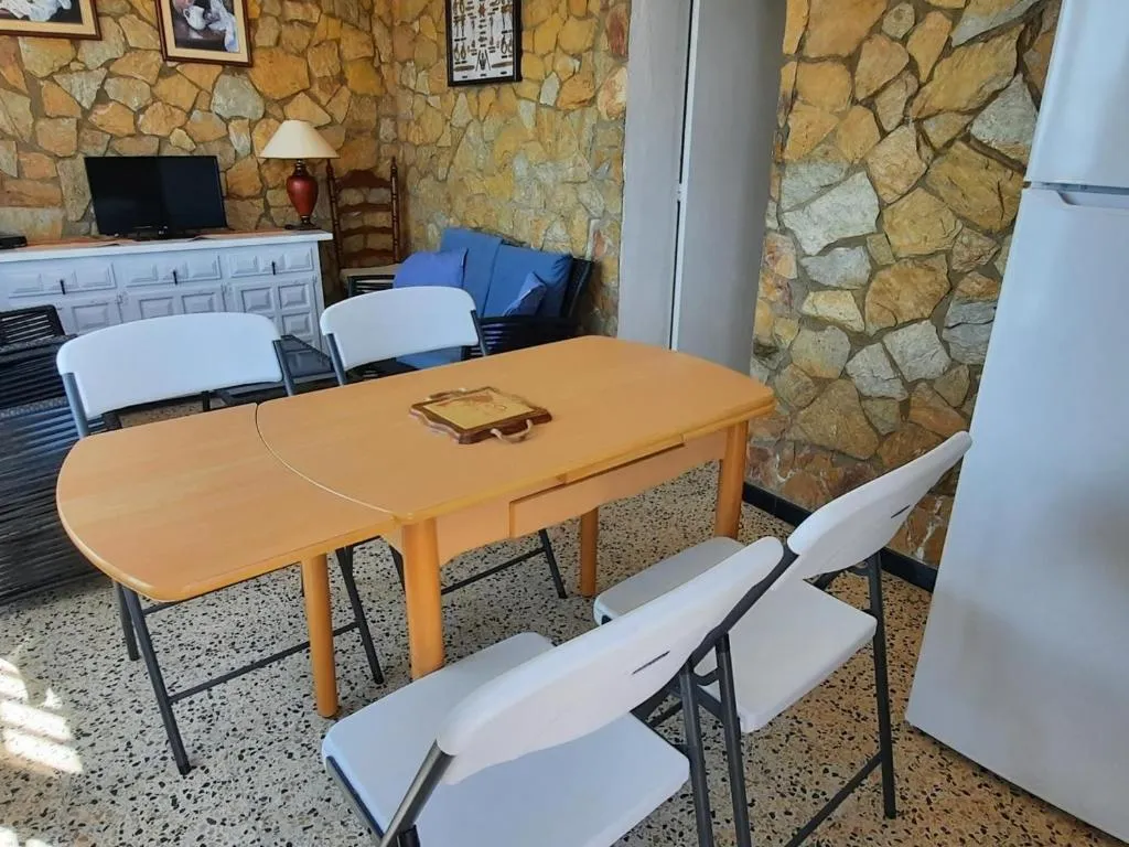 Imagen 7 de Apartamento familiar frente al mar con jardín, barbacoa, aparcamiento y mascotas permitidas - ES-170-70
