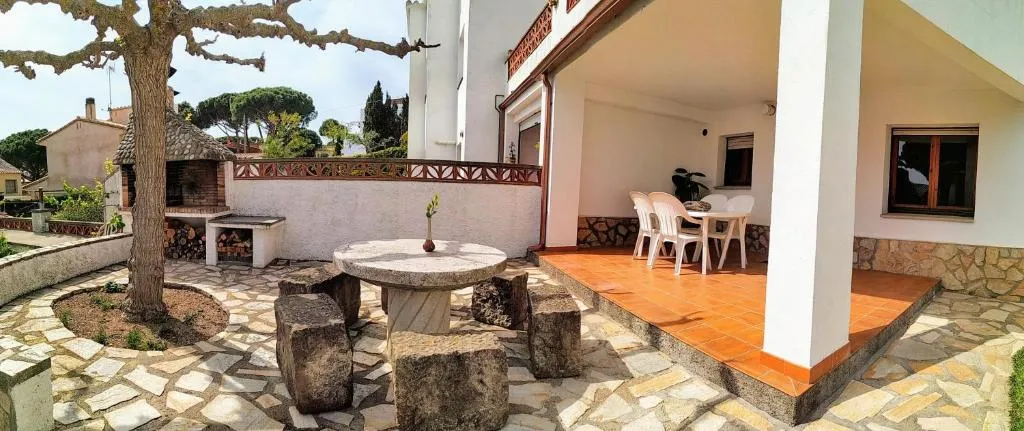 Imagen 4 de VACAY Apartamento Montgo, con jardin en l'Escala
