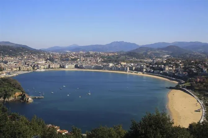 Imagen 7 de NEW Apartment & Terrace. Steps to Ondarreta Beach
