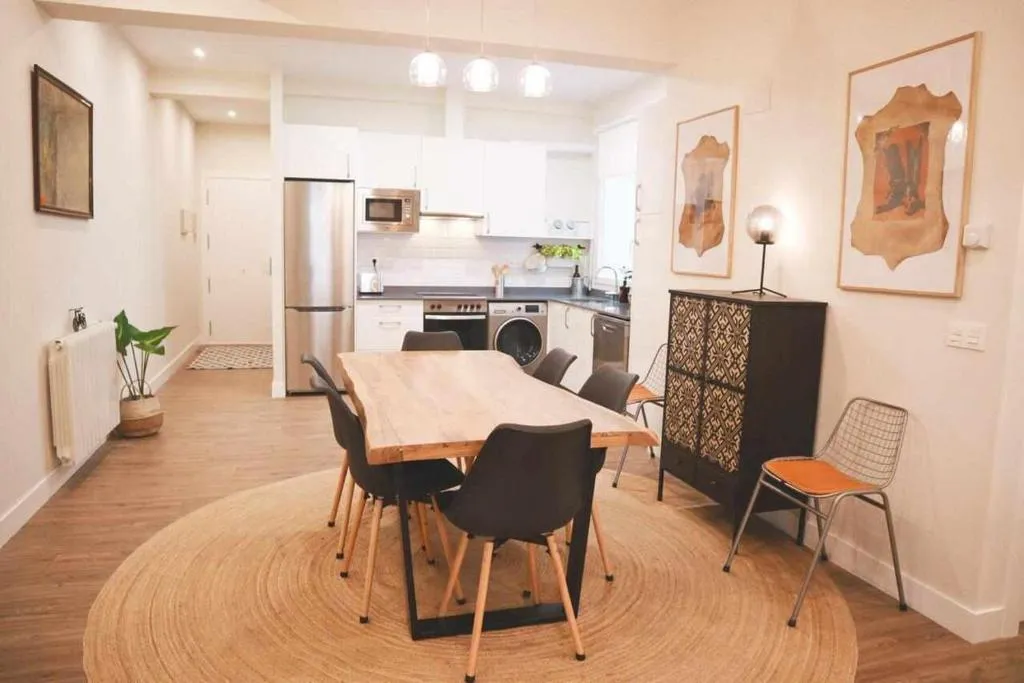 Imagen 3 de Homeloving apartment Bilbao centre with Parking