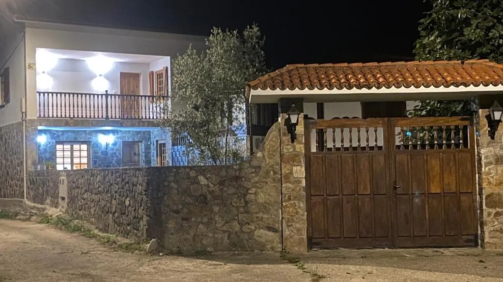 Imagen 1 de Mar y Montaña - casa completa finca privada