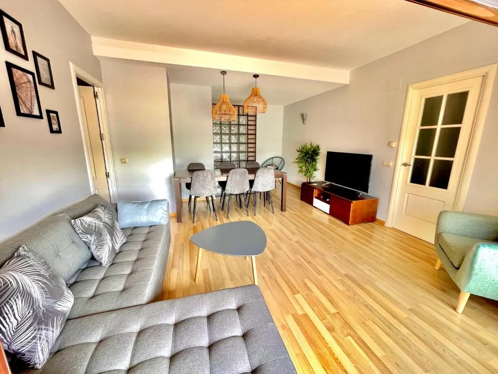 Imagen 3 de SeaHomes Vacations, FENALS BEACH&CHIC, pk, top apartment full equipped