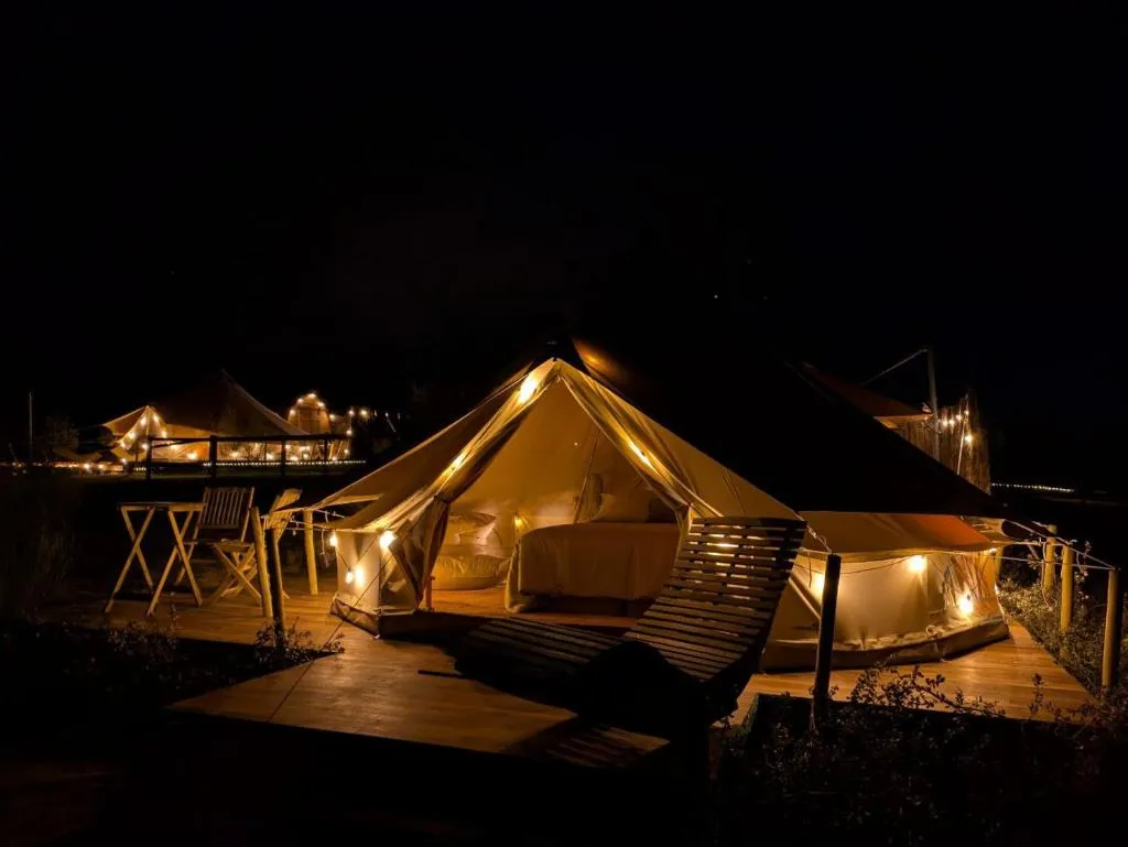 Imagen 8 de Glamping con cocina-baño individual en tu tienda