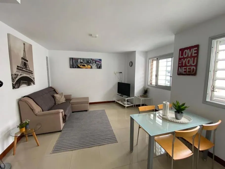 Imagen de Bright lovely quiet flat very centric in SC