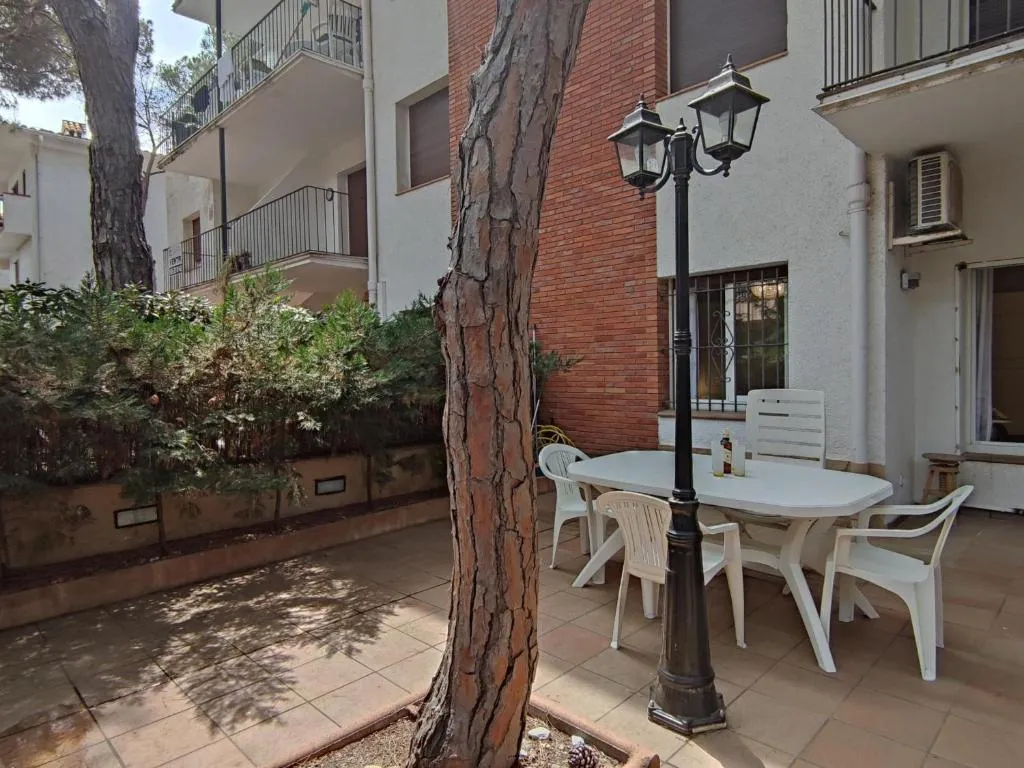 Imagen de Apartamento con terraza a metros de la playa y zona comercial, ideal familiar - Costa Brava - ES-209-68