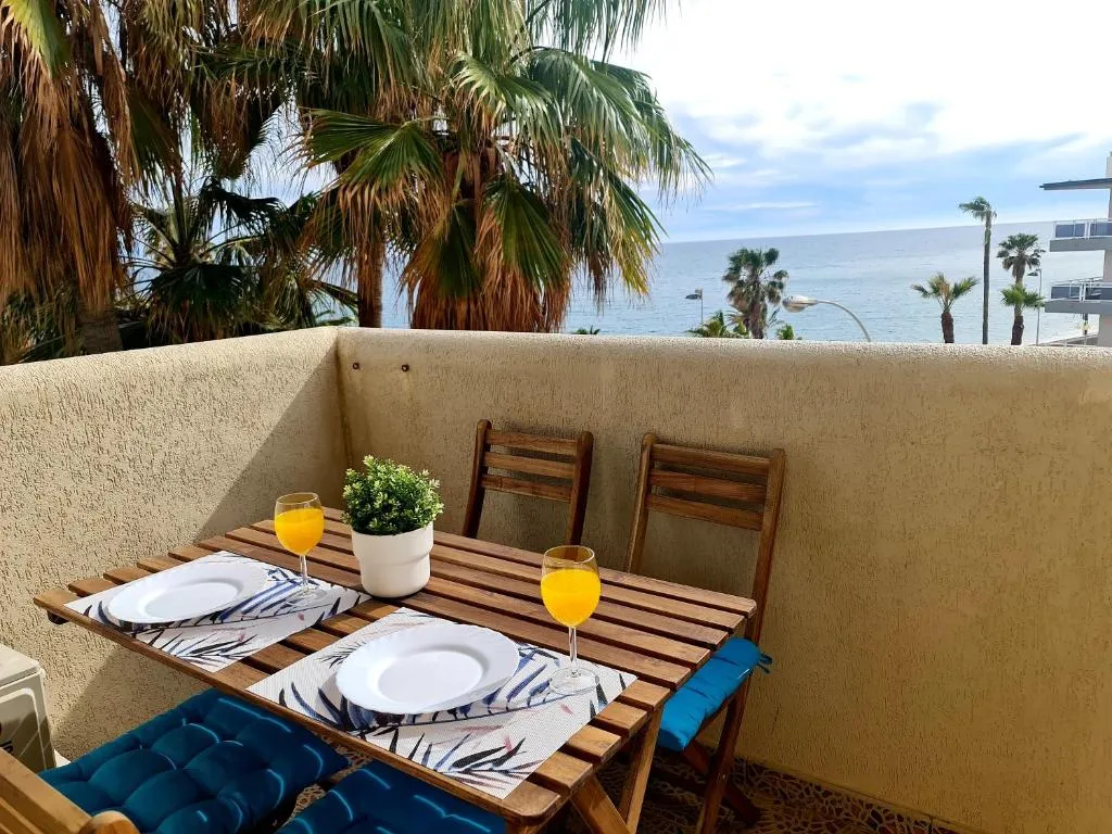 Imagen de Precioso apartamento con piscinas y vistas al mar.