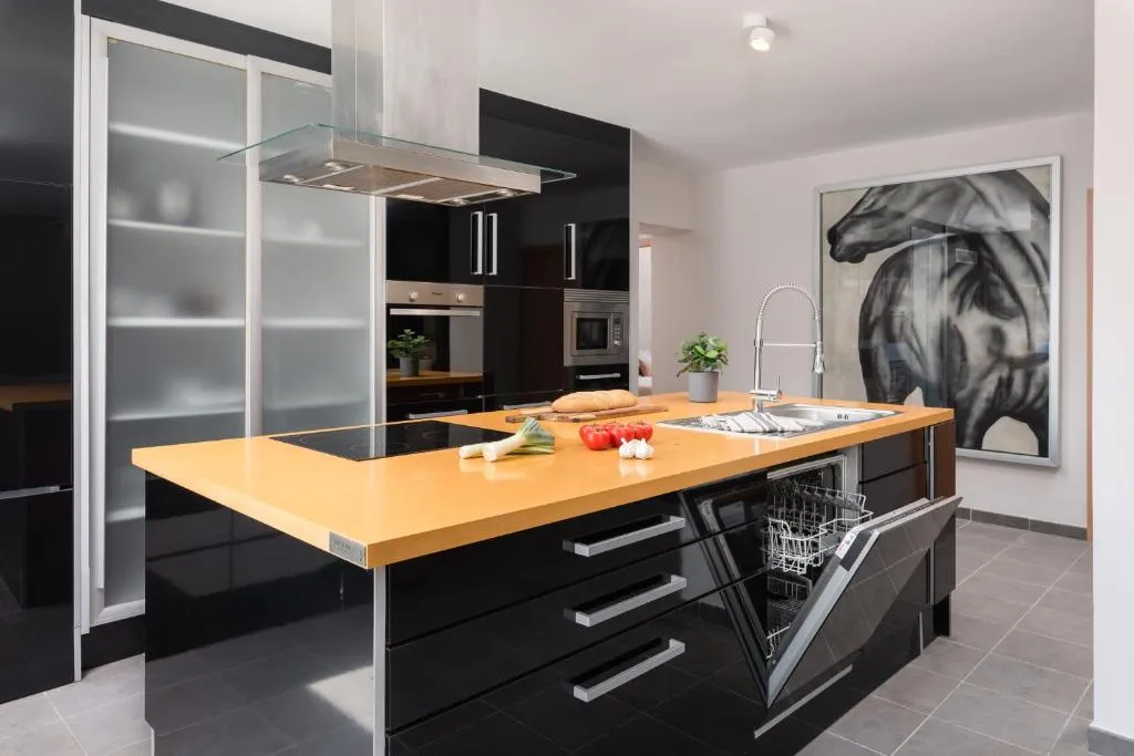 Imagen 8 de Luxury Villa Callao with private heated pool by Vallecid