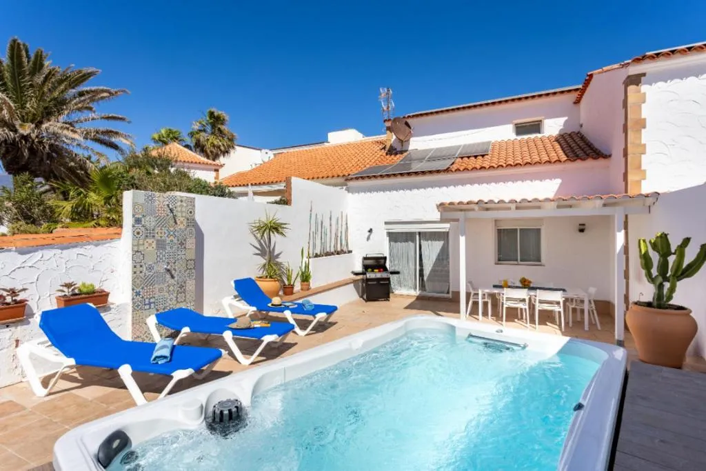 Imagen de Casa Naranja - Heated Pool - BBQ - Terrace - Free Wifi - Child & Pet-Friendly - 3 bedrooms - 6 people