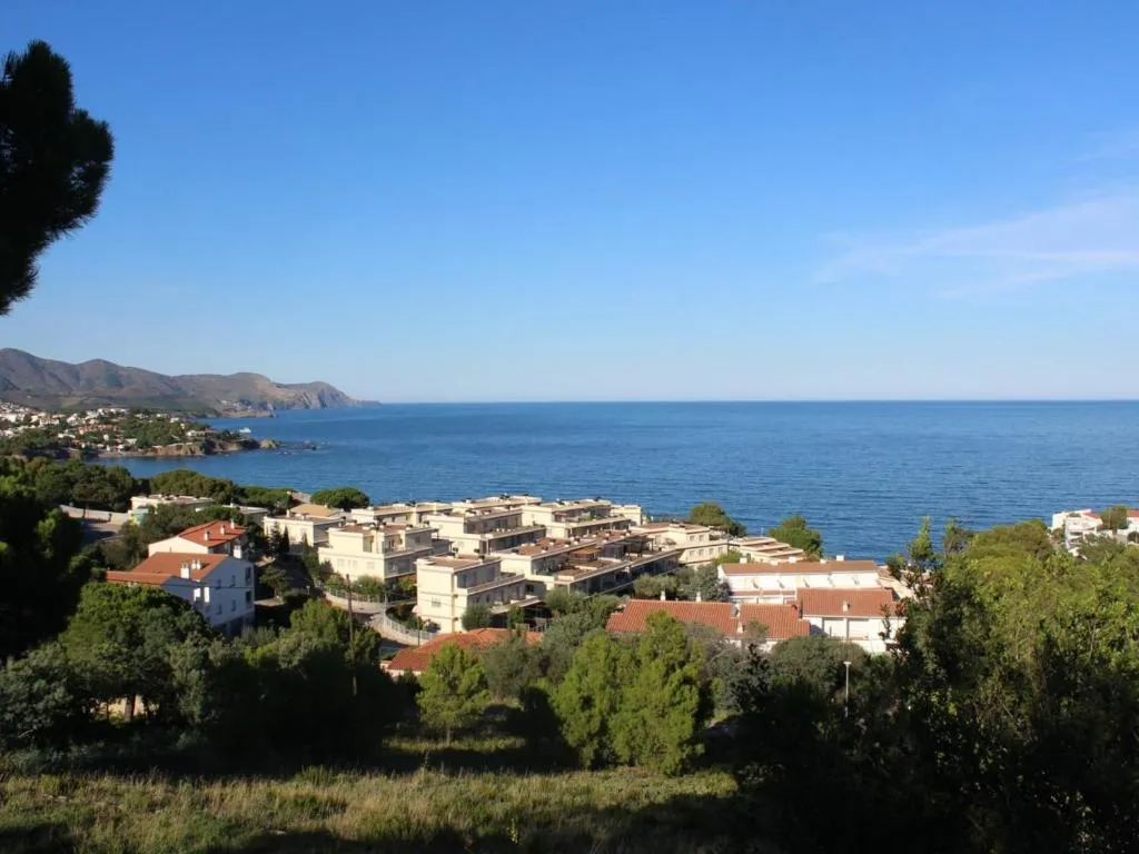 Imagen 1 de V. FANÉ DER. - Casa con jardín y vista mar en Llançà - ES-228-9