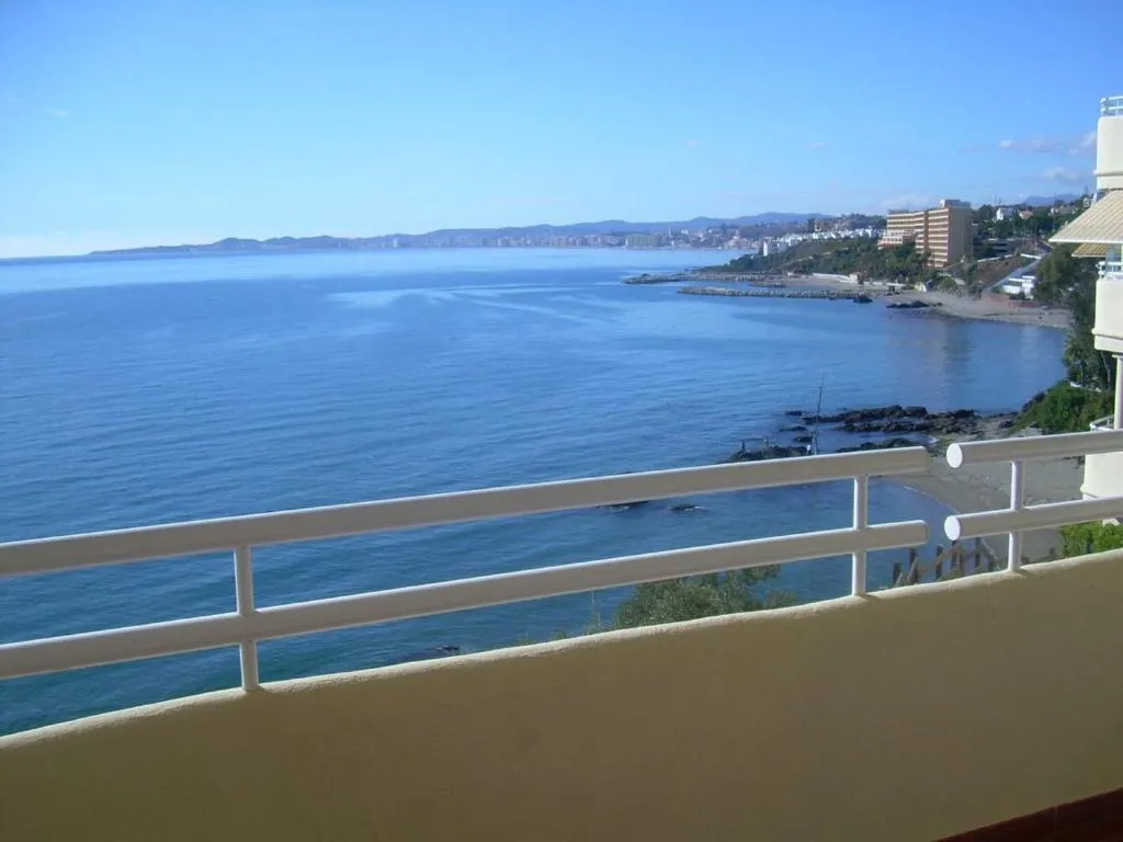 Imagen de Holidays2Benalmadena Torrequebrada Sea view Front beach with pool parking & terraces