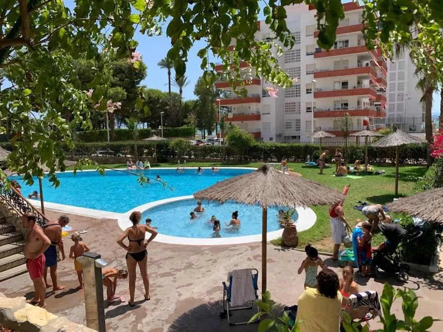Imagen de Estupendo apartamento con piscina y vistas al mar