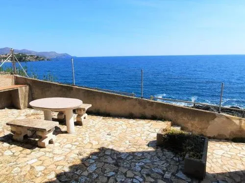 Apartamento familiar frente al mar con jardín, barbacoa, aparcamiento y mascotas permitidas - ES-170-70
