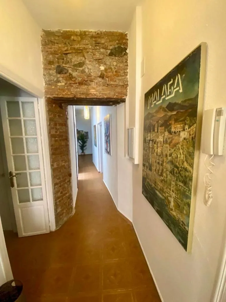 Imagen 8 de CASA NATY, Espacioso Renovado Apartamento en el Centro de Malaga