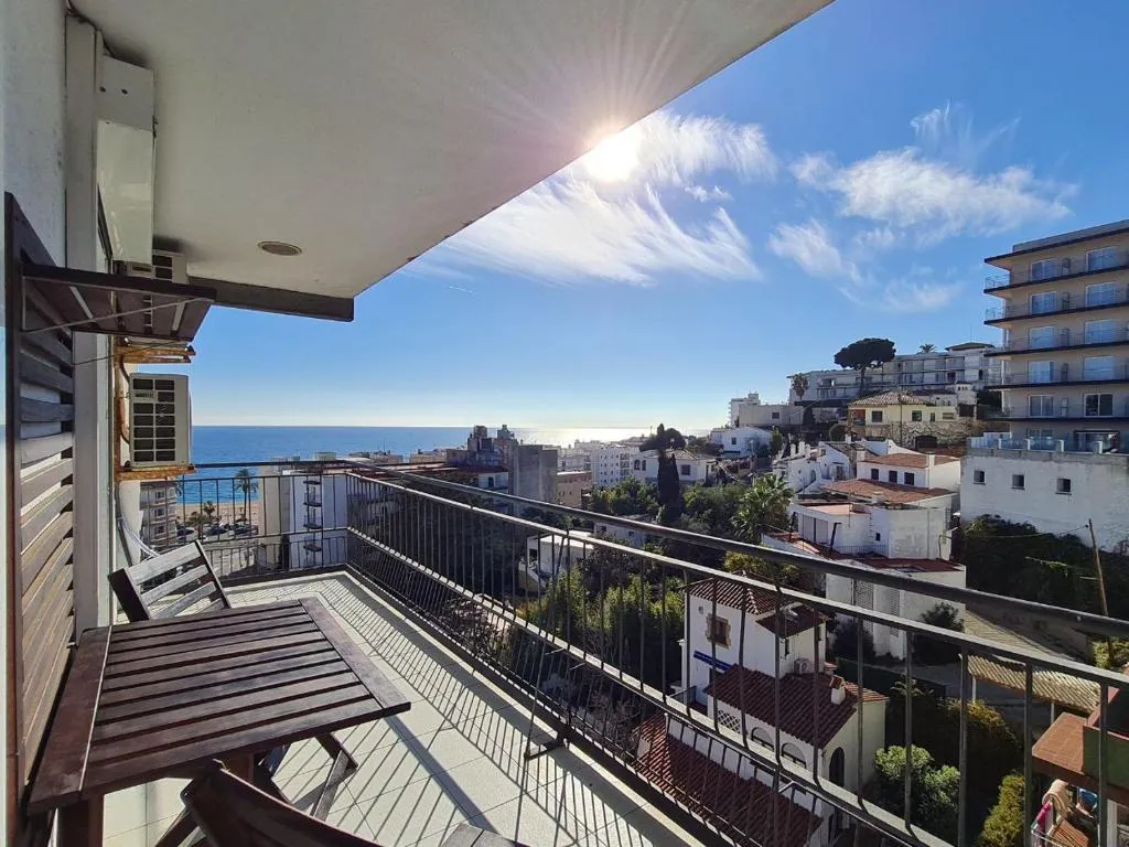 Imagen de APARTAMENT PAU CASALS, 2 min walk from the sea & sea view