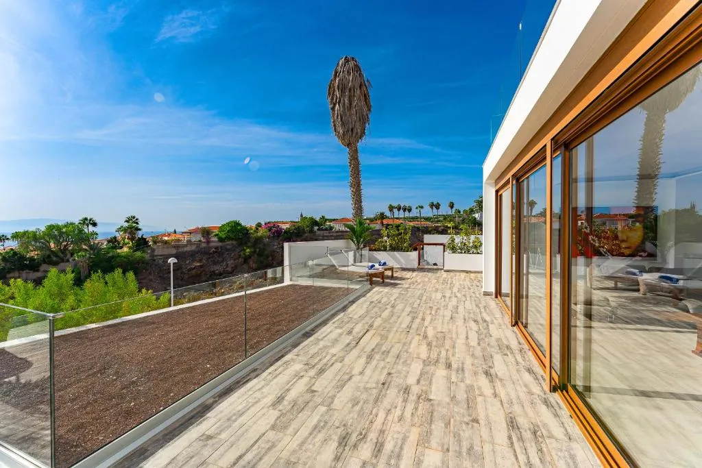 Imagen 8 de Fabulous contemporary 5 bedroom villa with private heated pool, sleeps max 13