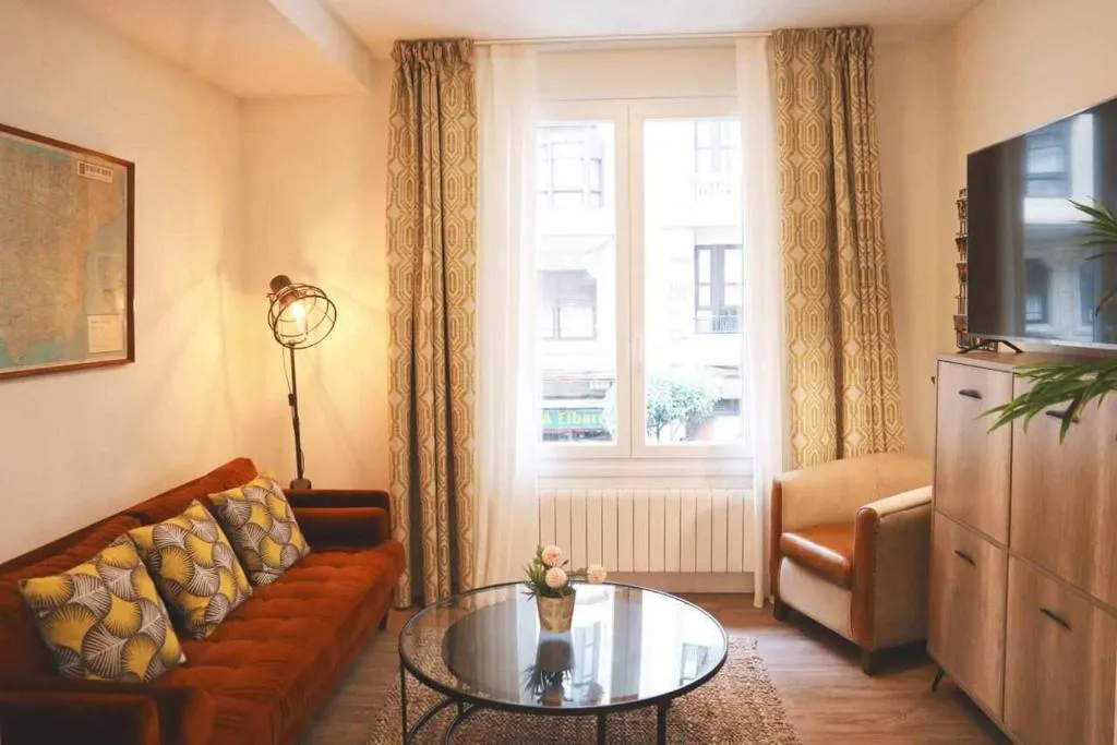 Imagen 2 de Homeloving apartment Bilbao centre with Parking