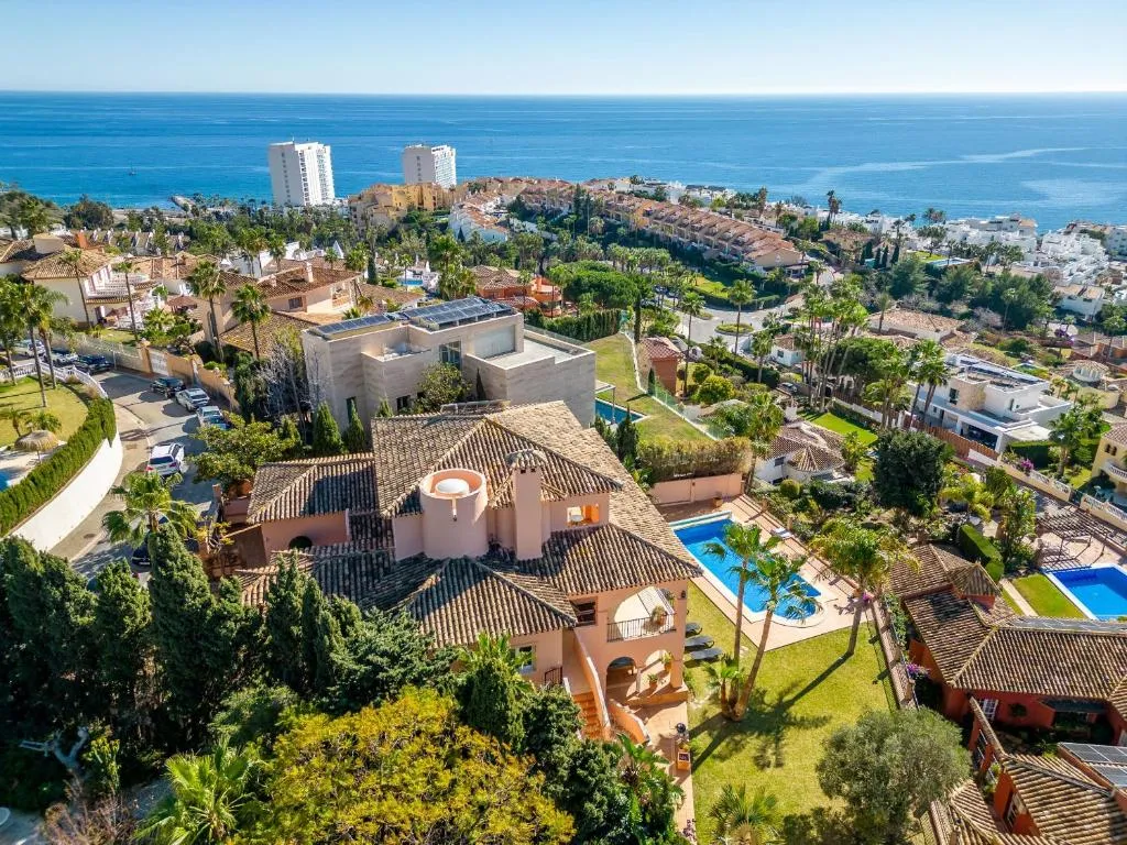 Imagen 6 de Beachside villa with panoramic sea views