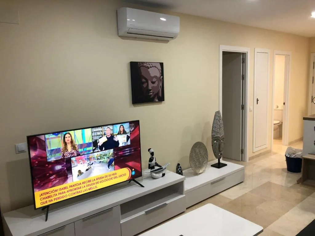 Imagen 2 de Moderno Apartamento en Primera línea Paseo Marítimo Fuengirola