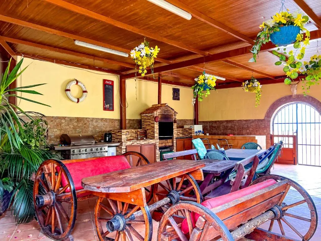 Imagen 4 de Exquisite rural house with garden, pool and sea views