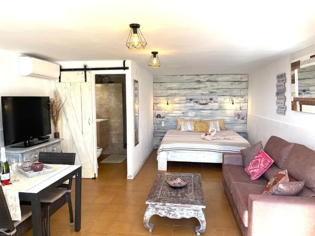 Imagen 2 de Casira, casitas en kamers, Viñuela, Andalucía