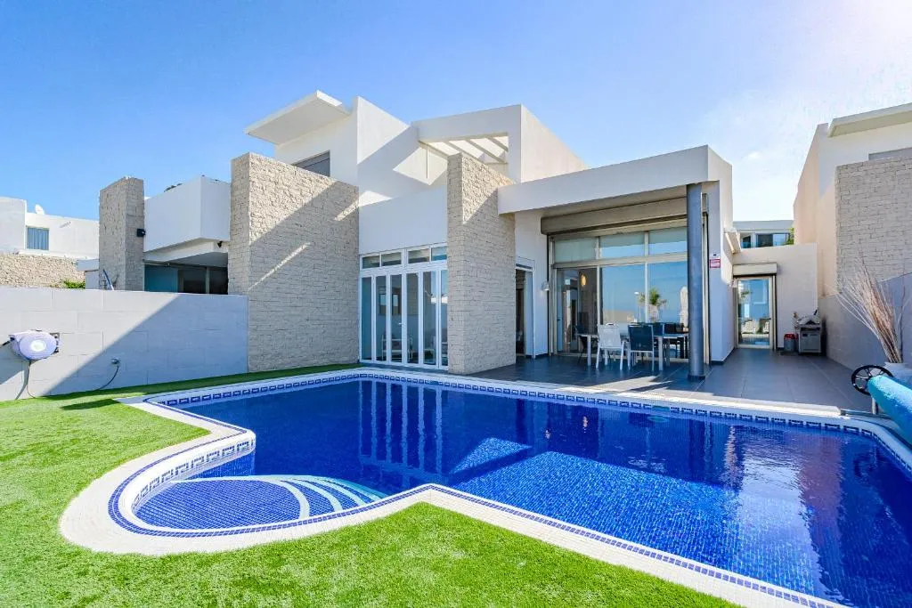 Imagen de Villa Elisabetta, Luxury Villa with Heated Pool Ocean View in Adeje, Tenerife