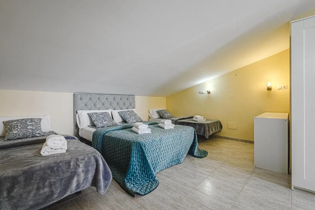 Imagen 6 de RED Large family apartment, three floors, 10 guests