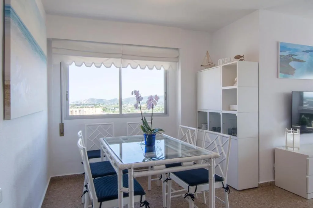 Imagen 6 de Bright Apartment Steps Away from the Beach