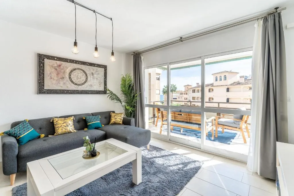 Imagen de Sea view 2 bedroom apartment 2 min away from the beach