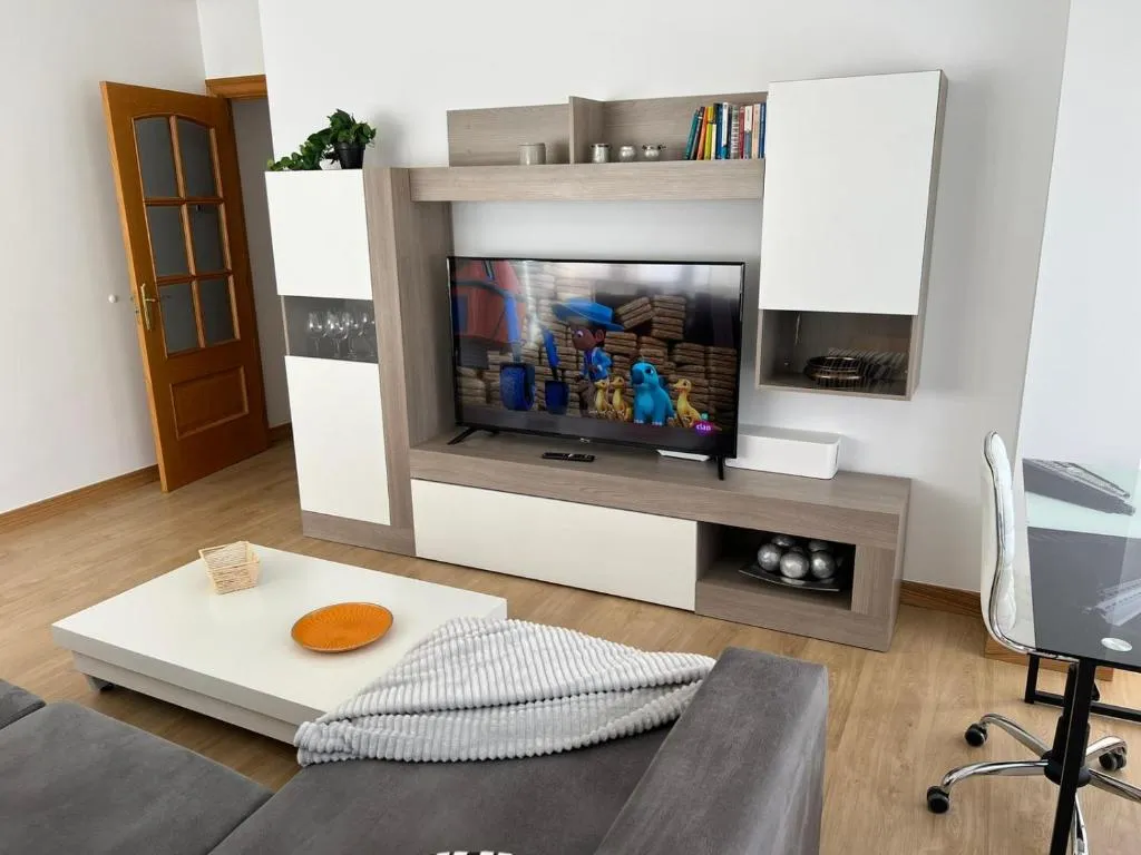 Imagen 2 de POOL AND CONFORT 3 habitaciones y garaje By apartamentos Logroño org
