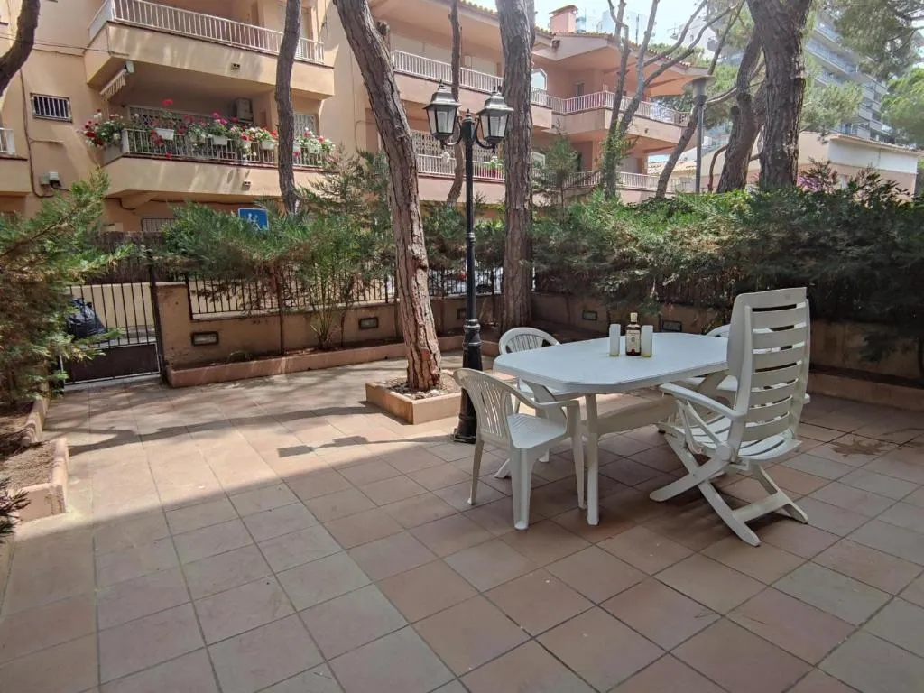 Imagen 1 de Apartamento con terraza a metros de la playa y zona comercial, ideal familiar - Costa Brava - ES-209-68